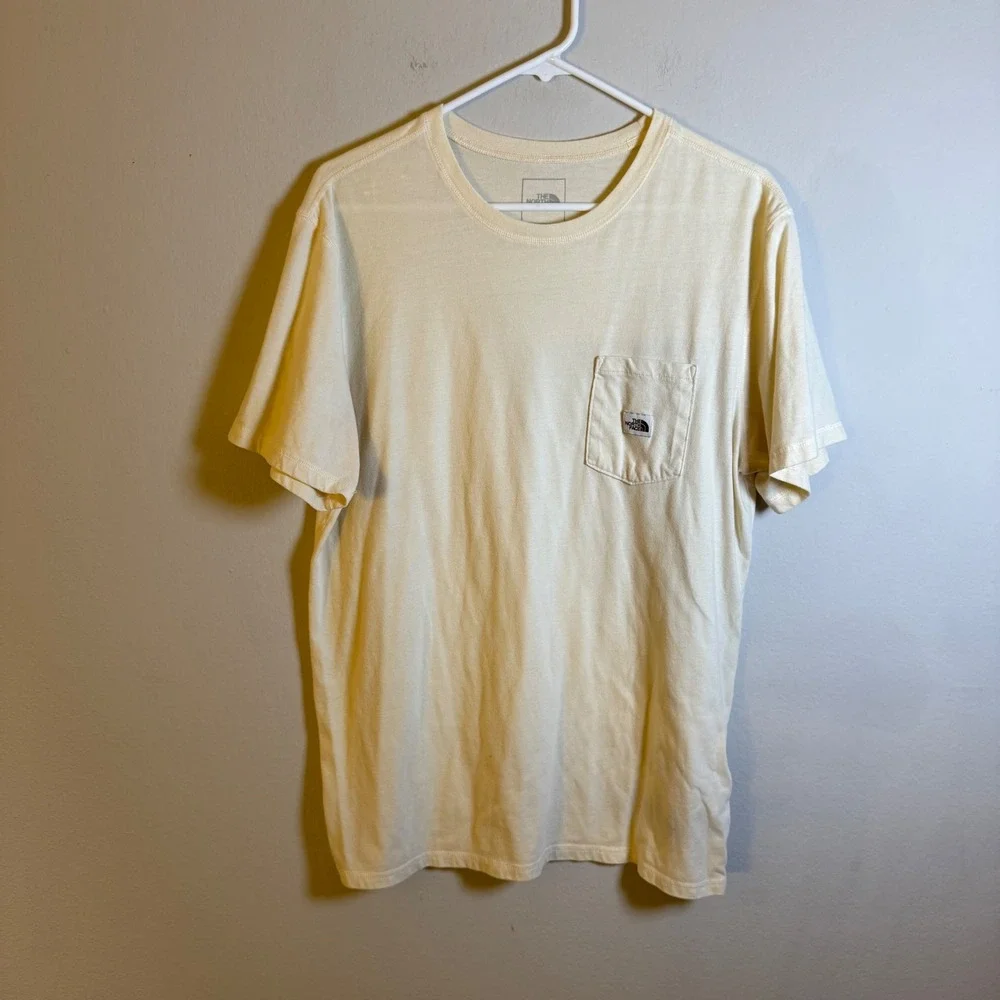 The North Face Mens Cream Short Sleeve Pocket T-Shirt Logo Patch Large
